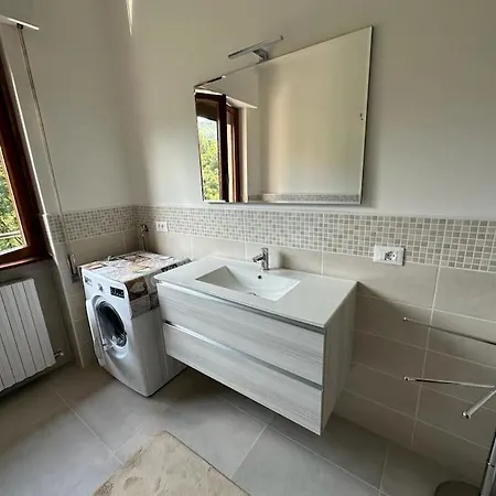 Casa Anna, View And Parking! Daire Castiglione dʼIntelvi
